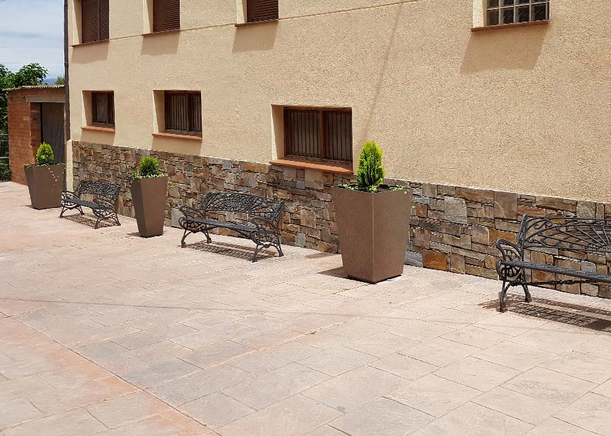 Street furniture with benches, litter bins, bollards, planters and equipment , Flower planters , UJ14A Garda A Flower Planter , 